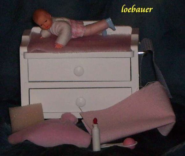 Wickelkommode + Baby + Zubehör, rosa