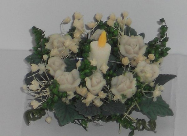 Blumenkranz mit Kerze, weiß