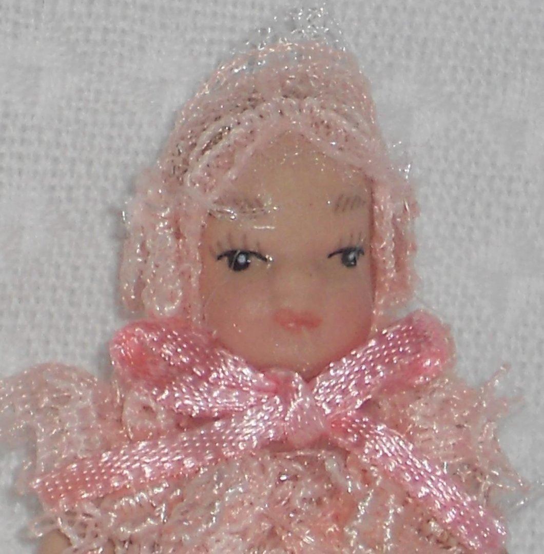 Puppe-Baby Britta m Miniatur 1:12 f.d rosa Kleid Puppenhaus/Puppenstube  #15# 