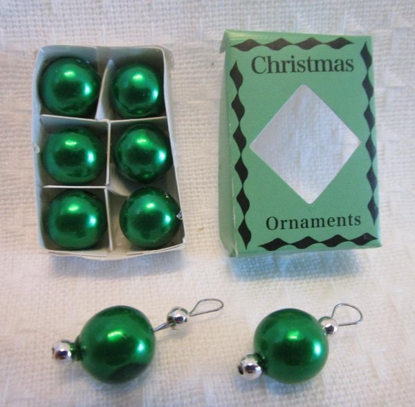 Schachtel mit 8 Weihnachtsbaumkugeln, grün